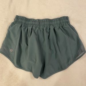 Lululemon size 4 hotty hot shorts